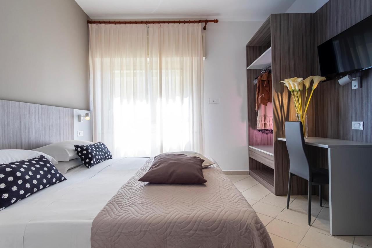 Hotel Mocambo Riccione Exterior photo