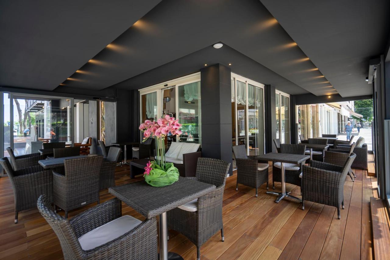 Hotel Mocambo Riccione Exterior photo