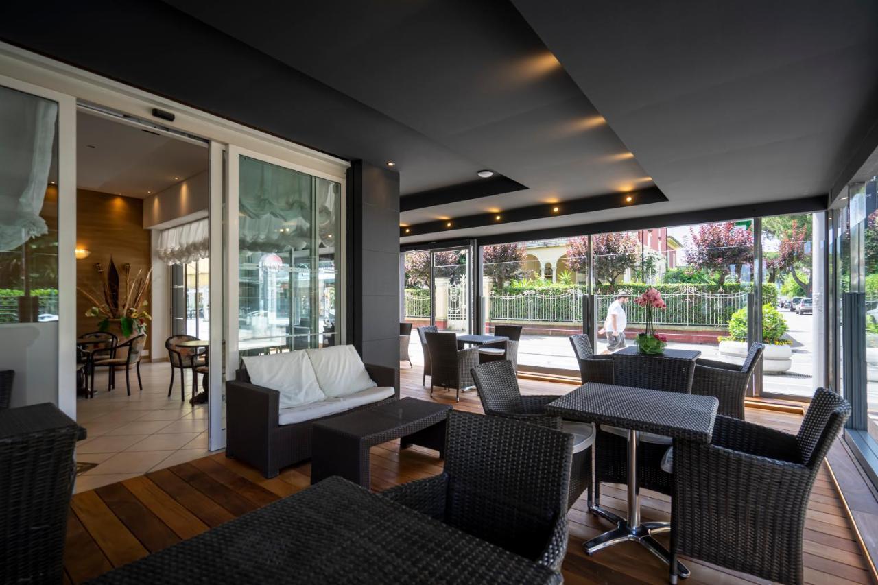 Hotel Mocambo Riccione Exterior photo