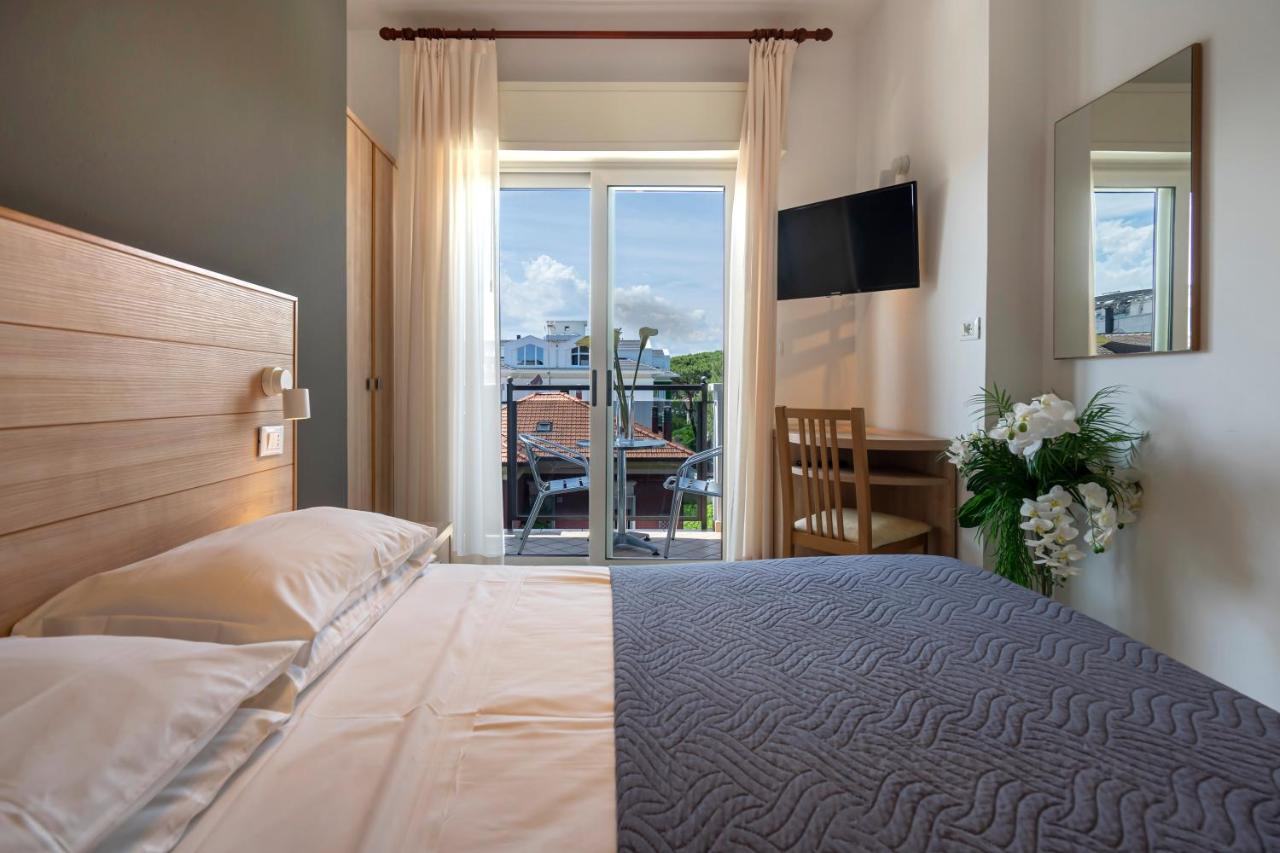 Hotel Mocambo Riccione Exterior photo