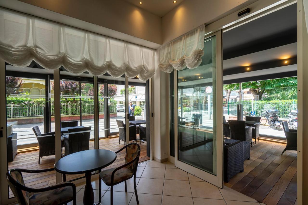 Hotel Mocambo Riccione Exterior photo
